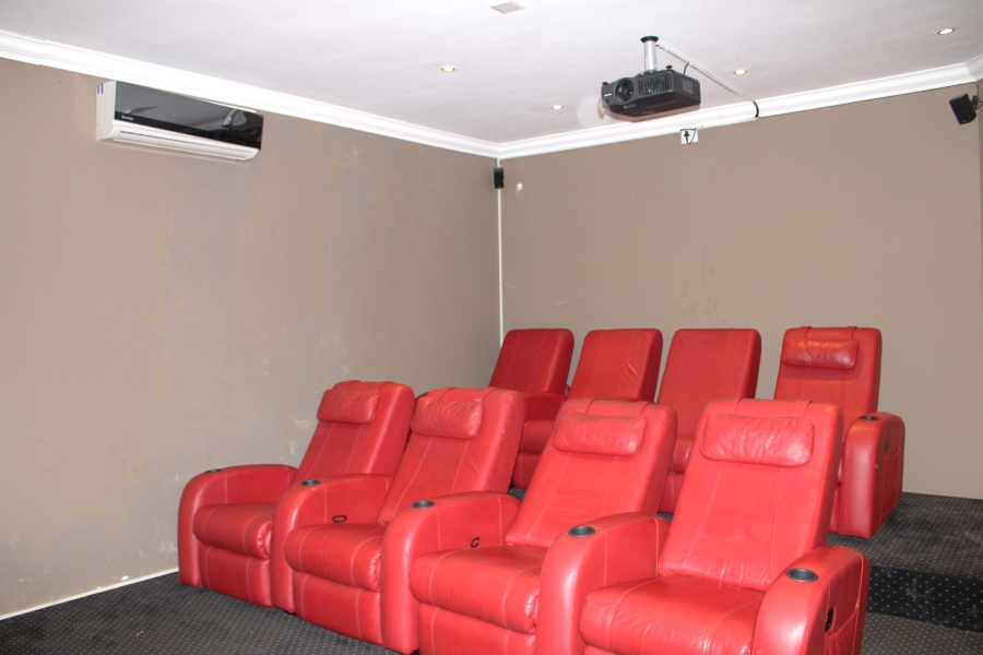 6 Bedroom Property for Sale in Cashan North West